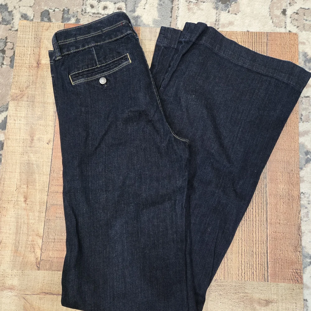 GAP Women's Low Rise Flare Jeans, Tall 36" - Picture 4 of 4